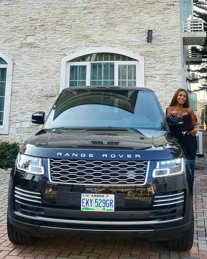 Linda Ikeji takes delivery of her 2020 Range Rover Autobiography (photos/videos)