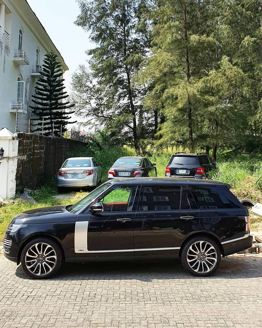 Linda Ikeji takes delivery of her 2020 Range Rover Autobiography (photos/videos)