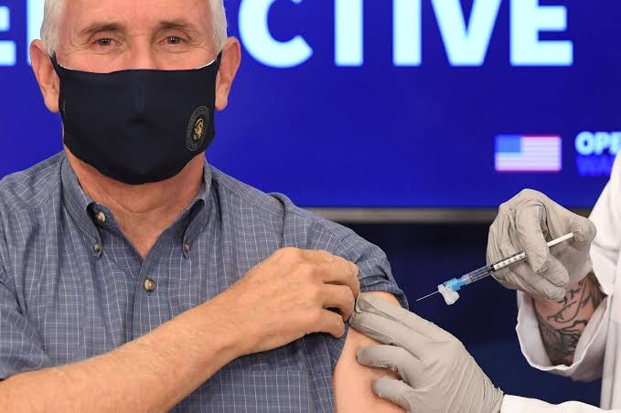 US VP Mike Pence gets covid-19 vaccine on live TV (photos/video)