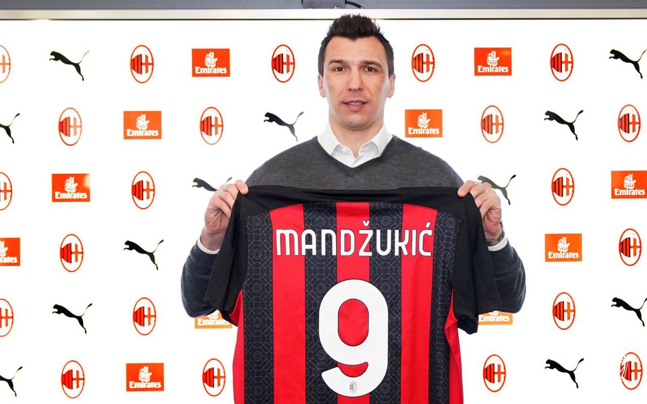  AC Milan confirm signing of striker Mario Mandzukic, hand him the iconic No 9 shirt for this season