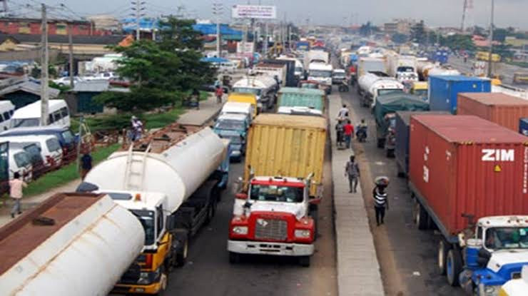 Lagos state govt bans trucks and trailers from plying roads in the state during the day