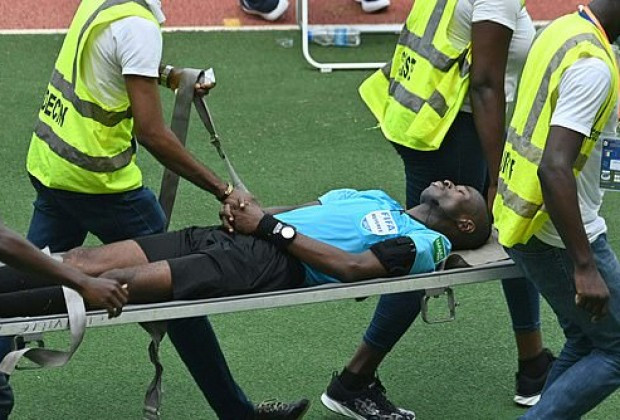 Moment referee collapses on the pitch during Africa Cup of Nations qualifier between Ivory Coast and Ethiopia (video)