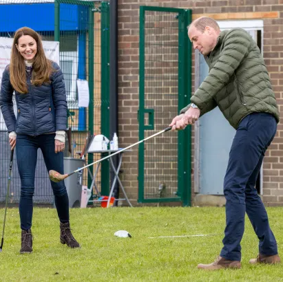 Kate Middleton and Prince William in good spirits as they play golf on farm visit (photos)