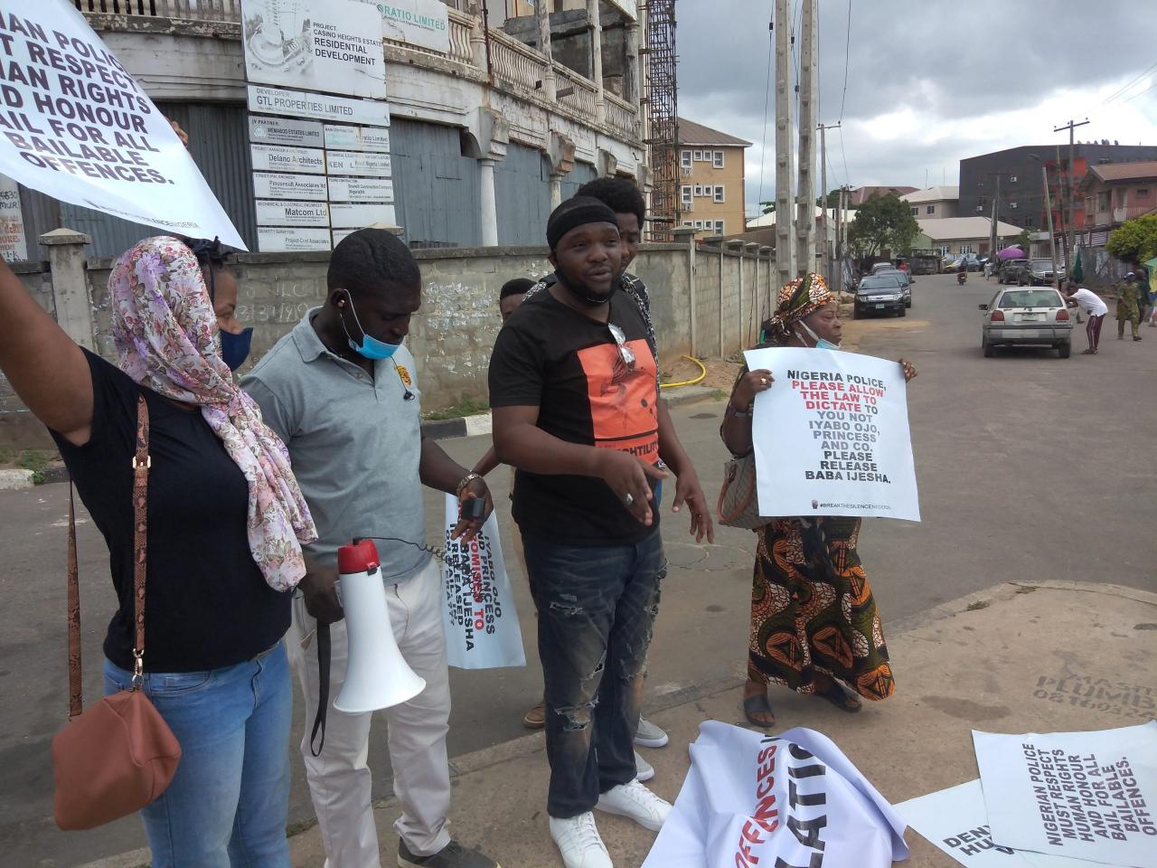 Rape: We will keep Baba Ijesha till court workers resume from strike - Lagos police commissioners tells Yomi Fabiyi and other protesters 