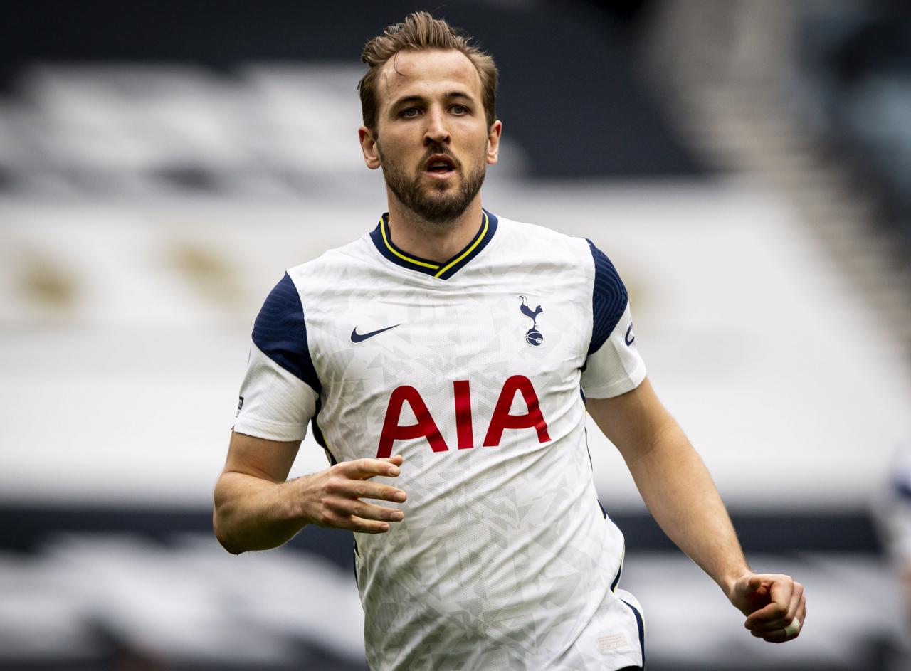 Harry Kane reportedly tells Tottenham he wants to leave club this summer with Manchester United, Manchester City and Chelsea to battle to sign him