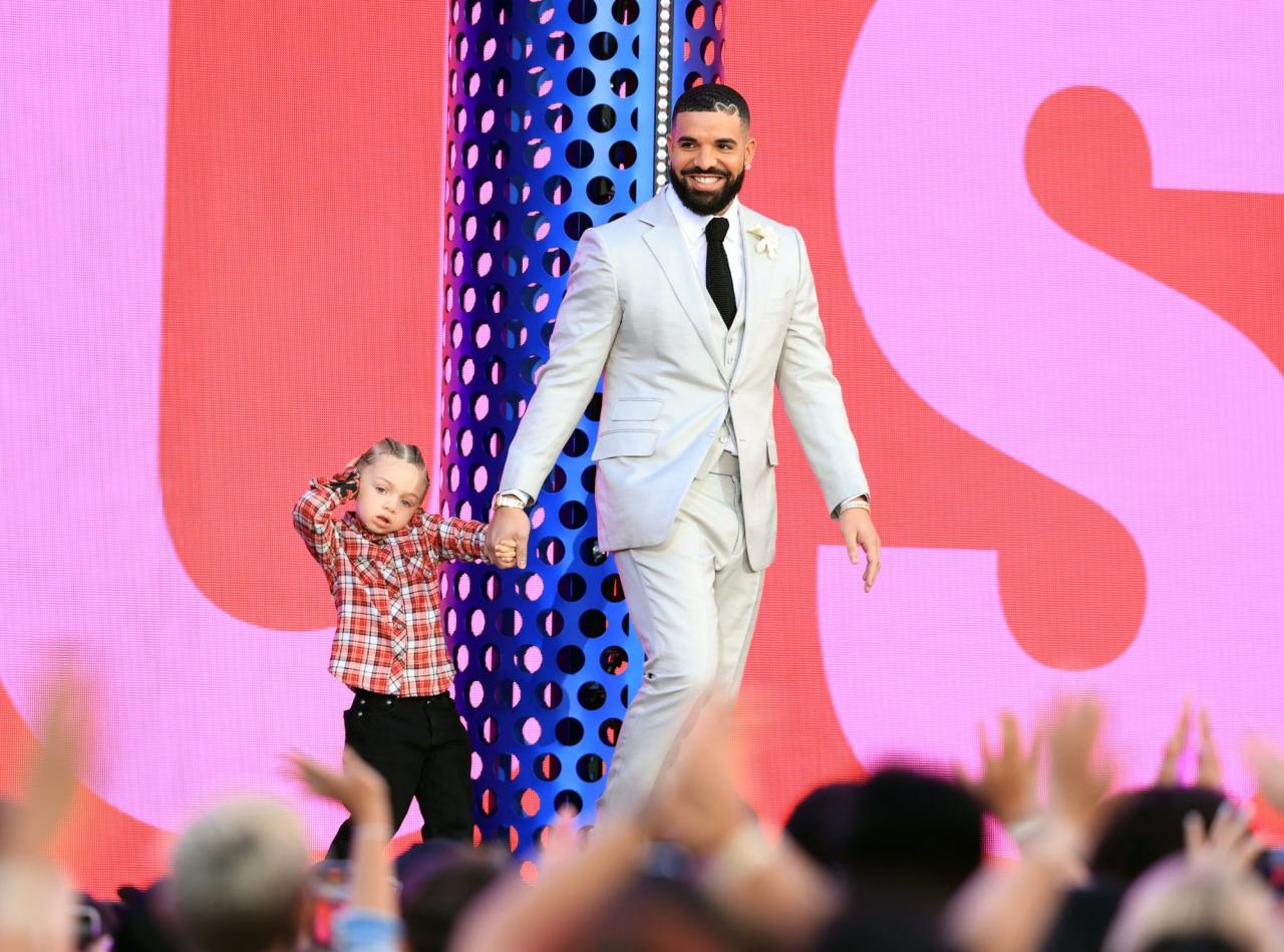 Drake brings his son Adonis onstage to accept Billboard Music Awards Artist of the Decade (video)