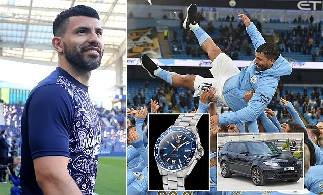 Sergio Aguero handed out raffle tickets to all of Manchester City
