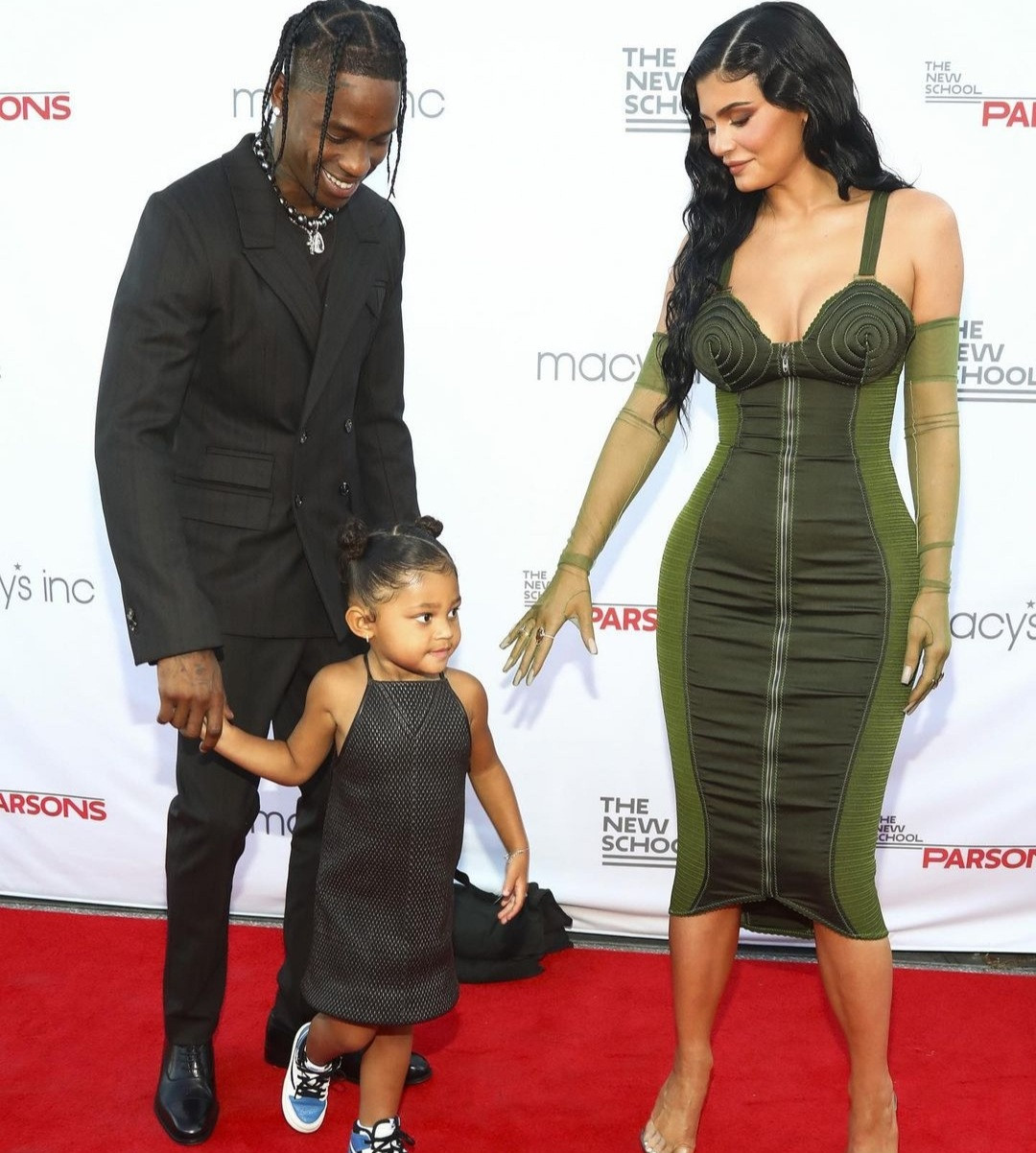 "Stormi, I love you and wifey, I love you" Travis Scott declares love for Kylie Jenner as he accepts award (photos)