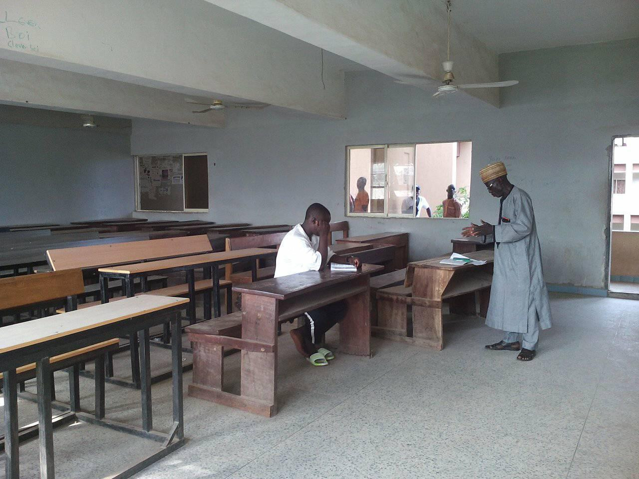 Bida Poly lecturer spotted teaching only one student who attended his class