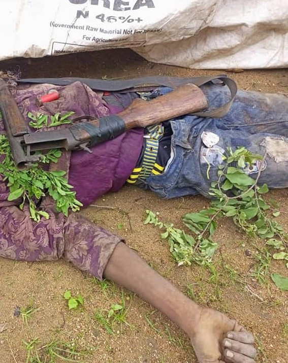 Kidnapper shot dead while attempting to collect ransom in Kogi (graphic photos)
