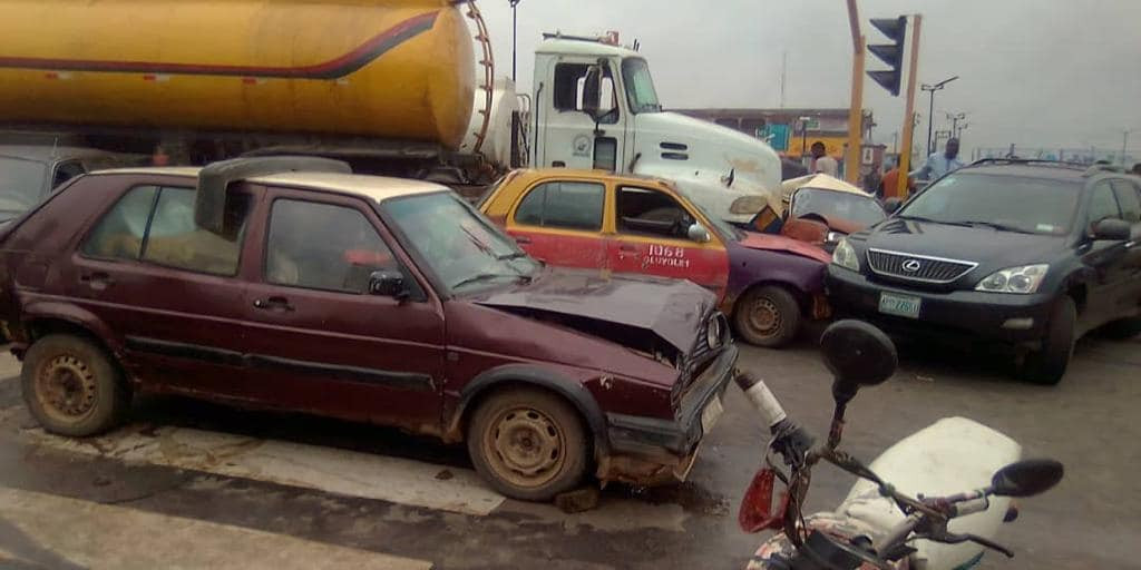 Tragedy averted as tanker crushes six vehicles in Ibadan 