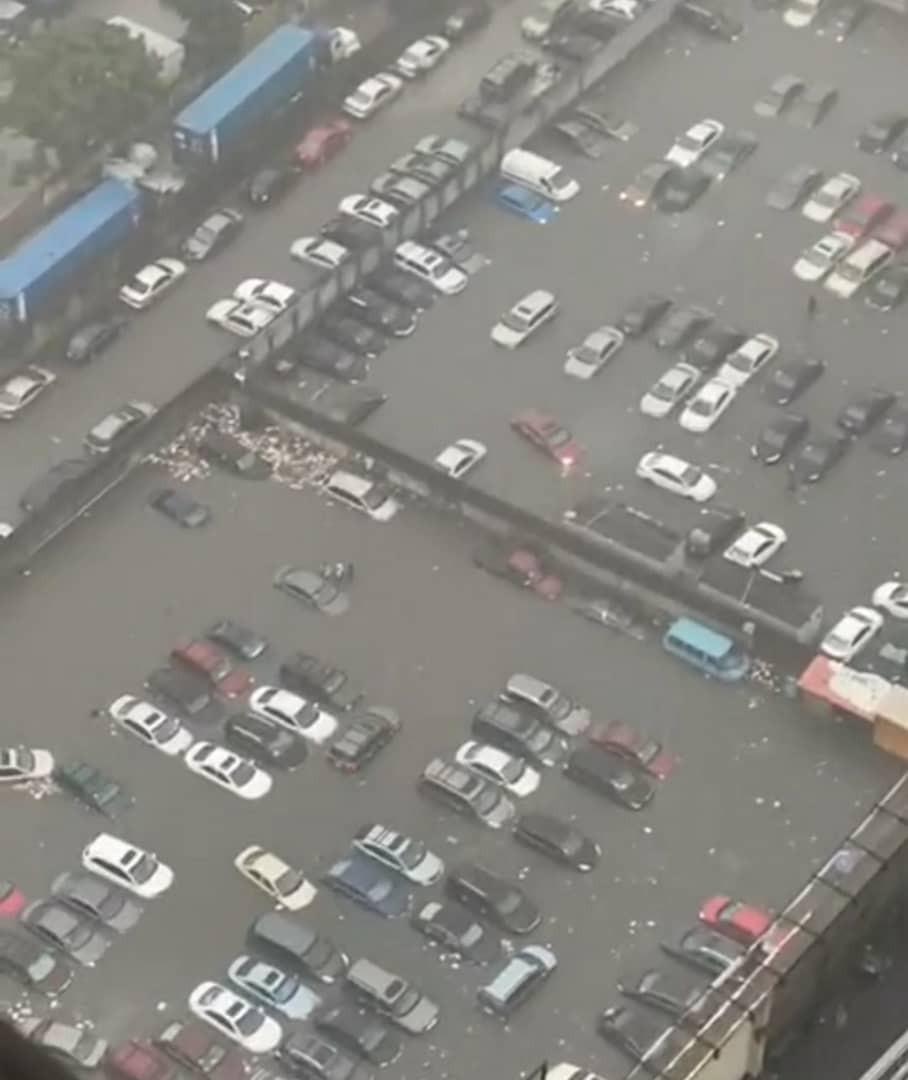 Many cars submerged in water following heavy downpour in Lagos (video)