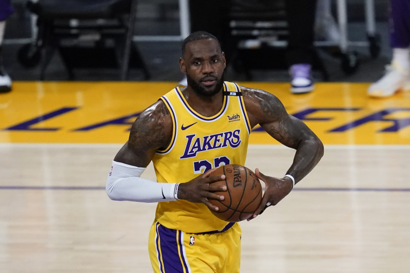 LeBron James becomes first active NBA Player with  billion in career earnings