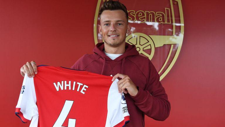 Arsenal sign defender Ben White from Brighton in ?50m transfer