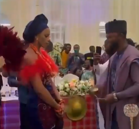 Bride refuses to smile as her husband sprays her Naira notes at their traditional wedding (Video)