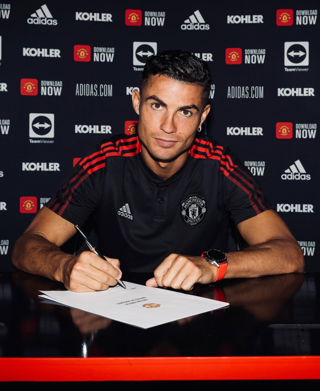 Manchester United release official photos of Cristiano Ronaldo