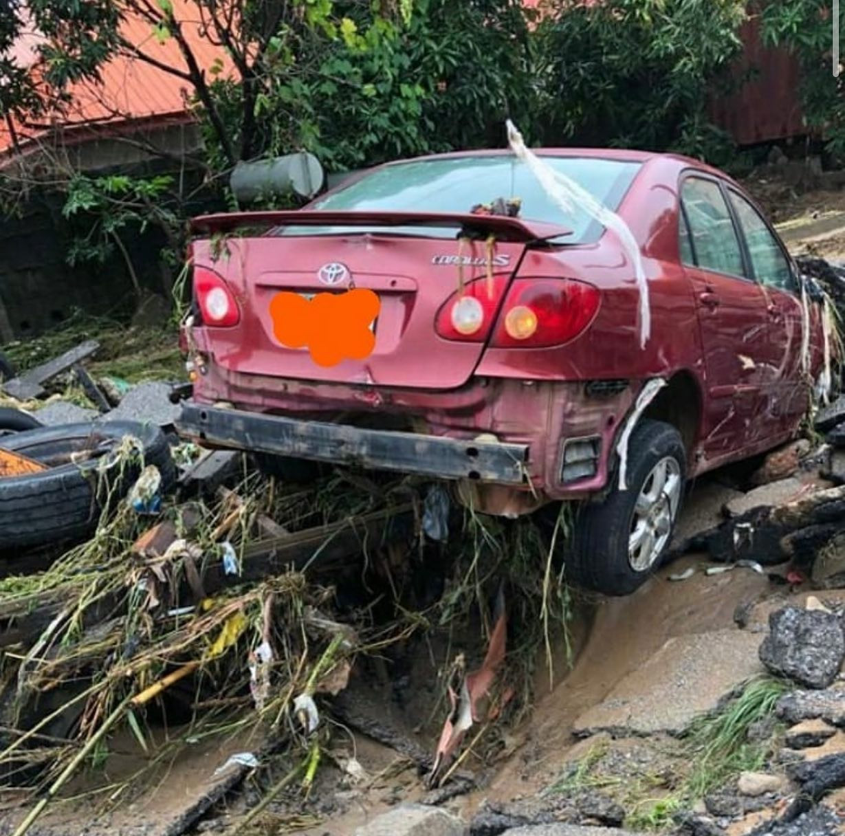  Three killed as heavy flood sweeps through estate in Abuja (photos)