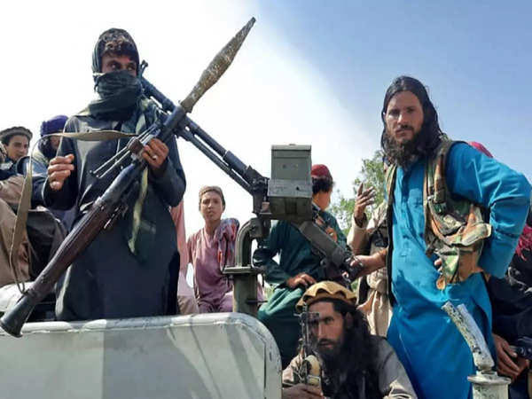 Afghanistan: Taliban shut down women