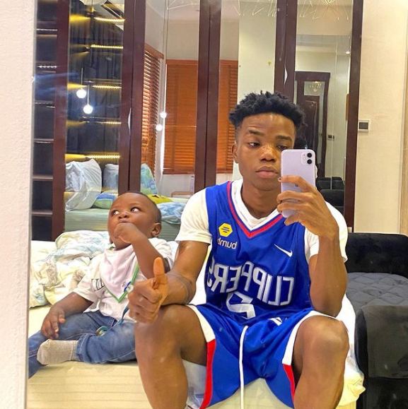 Singer Lyta shares a photo with his son days after reuniting him
