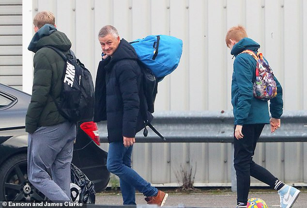 Ole Gunnar Solksjaer boards private jet to Norway with his family as speculation around his future intensifies (photos)