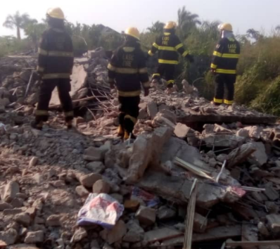 Five injured as building under construction collapses in Lagos (photo)