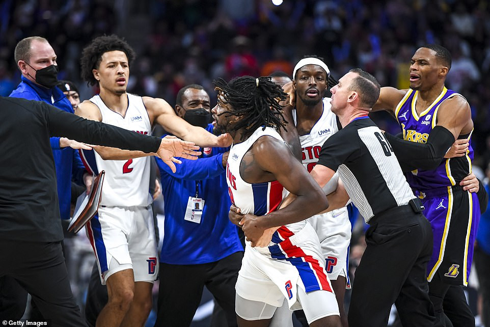 20 man fight erupts as LeBron James is ejected for giving shocking elbow to face of Isaiah Stewart during NBA game(Photos/Videos)