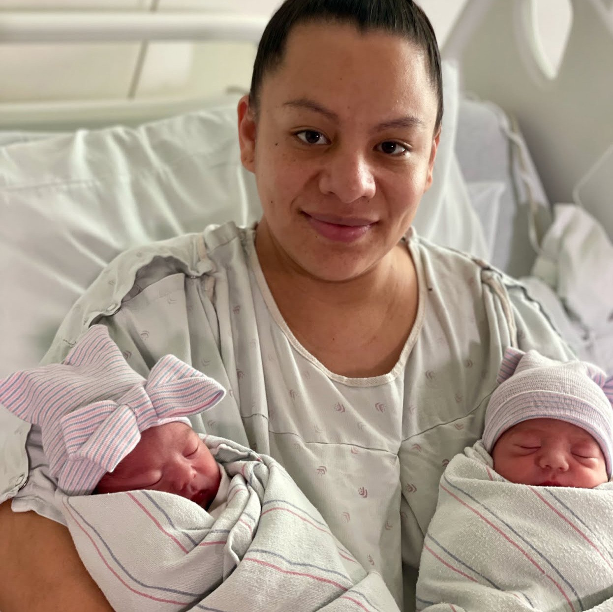 Mother gives birth to twins born in 2021 and 2022