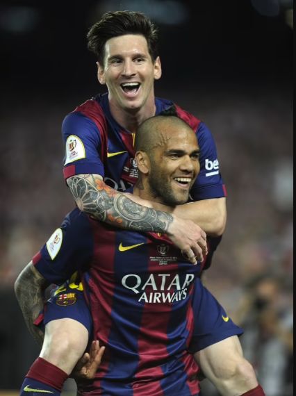 Dani Alves makes public plea to Lionel Messi to return to Barcelona