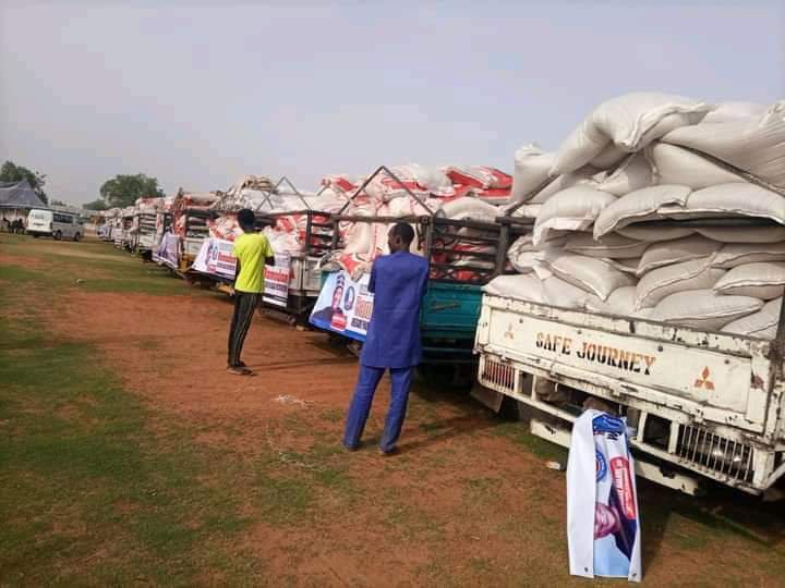 Ramadan: Nigeria’s justice minister, Malami distributes 17,500 bags of foodstuff in Kebbi