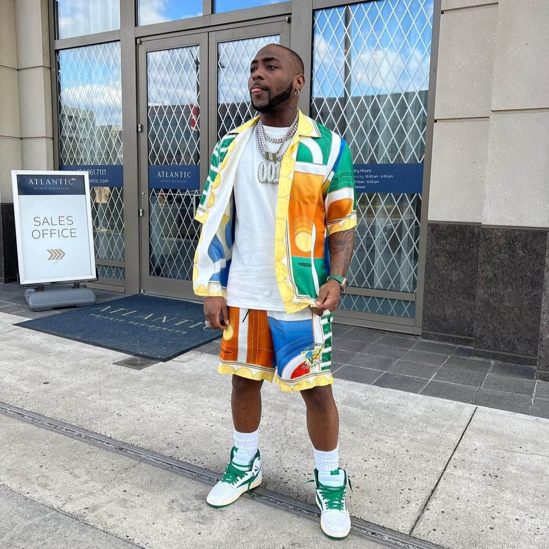 "Me Vs the industry" Davido says after a fan pointed out that his colleagues didn