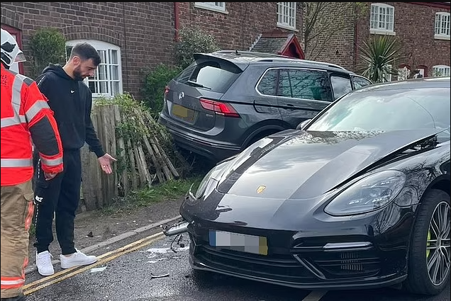 Manchester United star Bruno Fernandes involved in a car crash ahead of Liverpool match (photos)