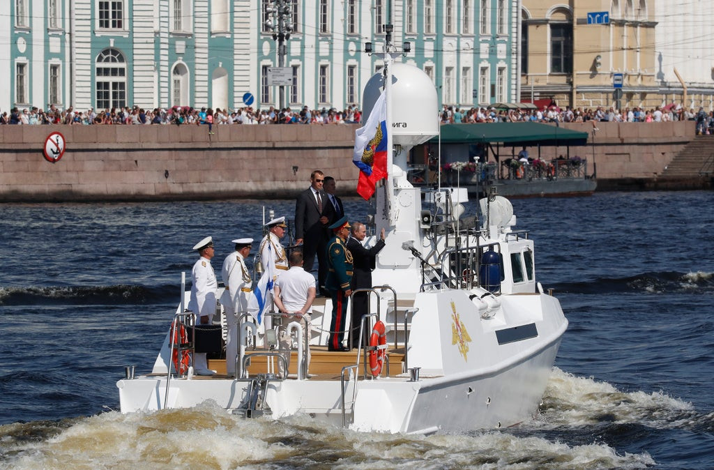 Ukraine destroys Putin?s parade boat with laser-guided bomb 