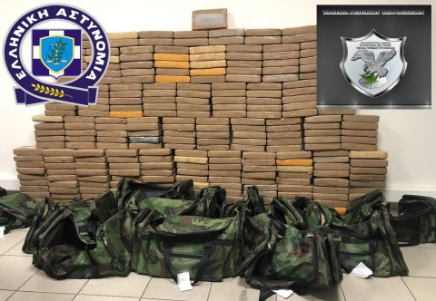  Four British nationals arrested after ?12,000,000 worth of cocaine is found stashed in banana shipment in Greece (photos)  