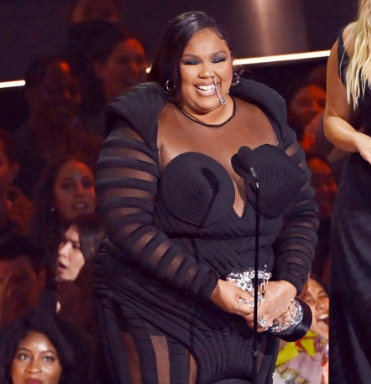 Lizzo claps back at Aries Spears while accepting VMAs award