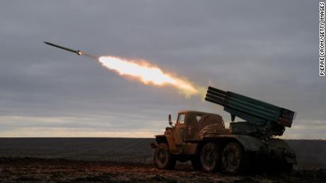 Ukraine kills ?hundreds Of Russian troops? with US-made rocket system while they were all gathered listening to Putin