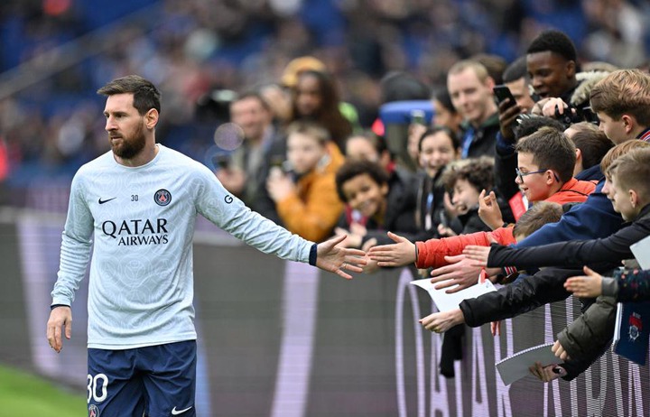 Paris Saint Germain fans do not want to see Lionel Messi's contract renewed.