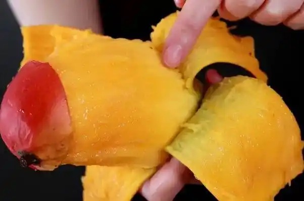 Side Effects Of Eating Mango With The Peel You Need To Know