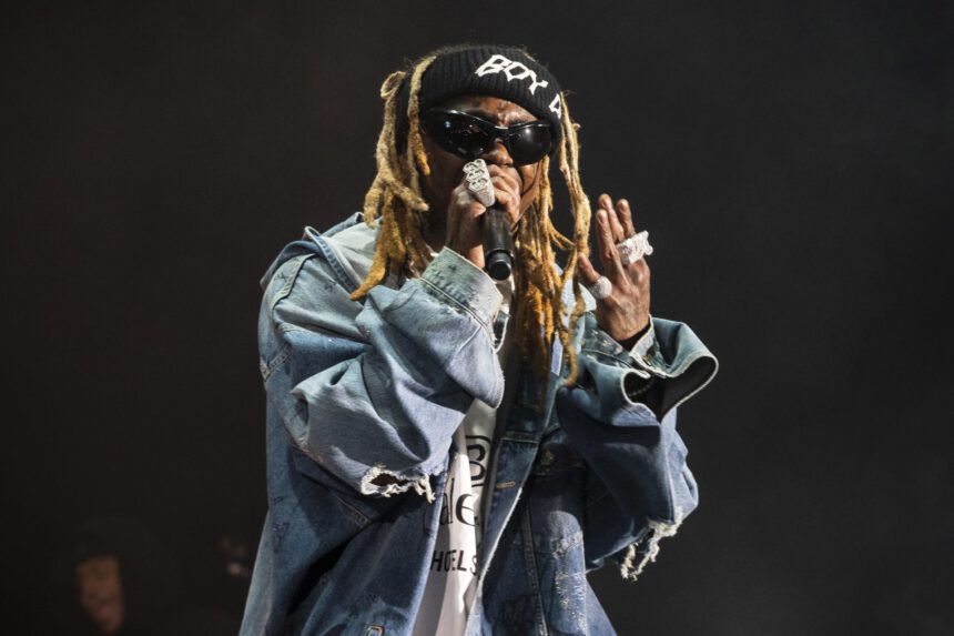 Rapper Lil Wayne says no artist that can battle him on the Versus stage