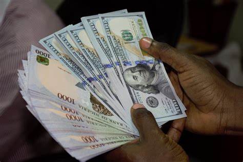 Naira falls to N1,260/$ in parallel market